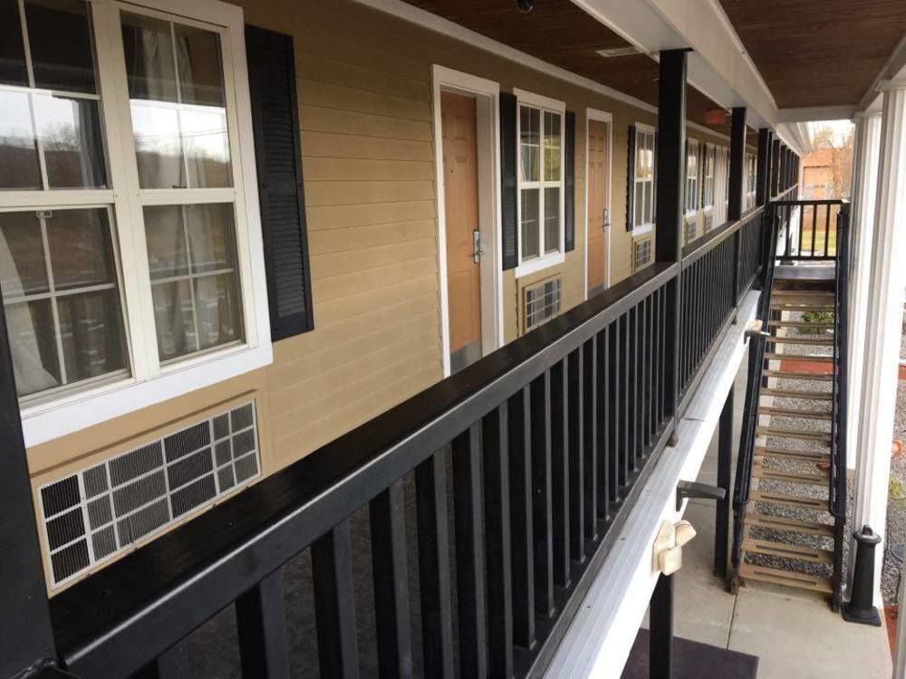 Newbury Inn บรูคฟิลด์ ภายนอก รูปภาพ