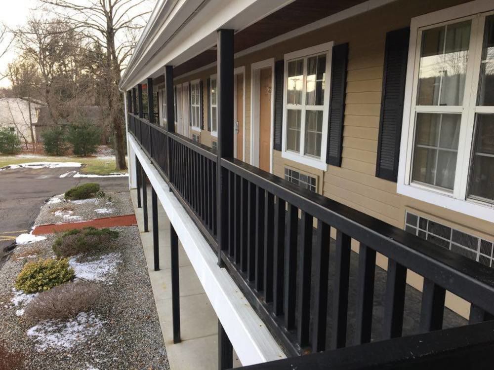 Newbury Inn บรูคฟิลด์ ภายนอก รูปภาพ