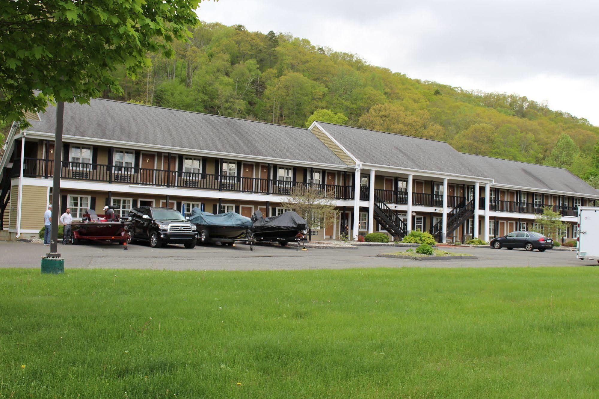 Newbury Inn บรูคฟิลด์ ภายนอก รูปภาพ