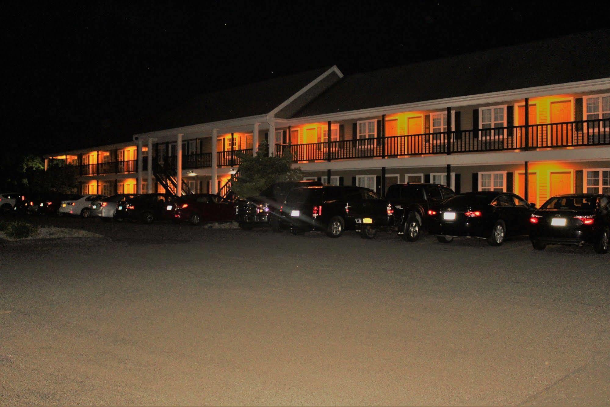Newbury Inn บรูคฟิลด์ ภายนอก รูปภาพ