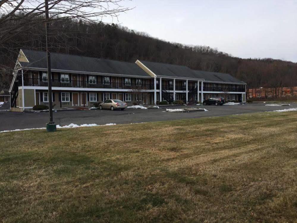 Newbury Inn บรูคฟิลด์ ภายนอก รูปภาพ