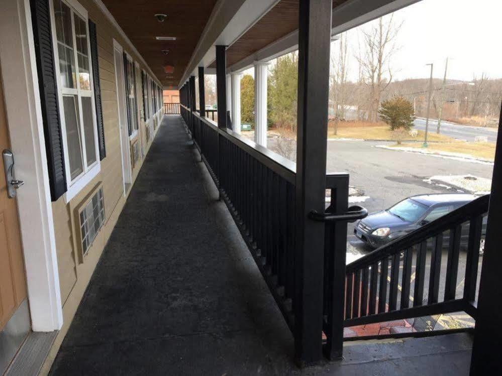 Newbury Inn บรูคฟิลด์ ภายนอก รูปภาพ